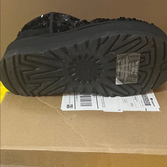 UGG Ultra Mini Chunky Platform Sequin Boots - Black Sz 8 - Picture 8 of 13